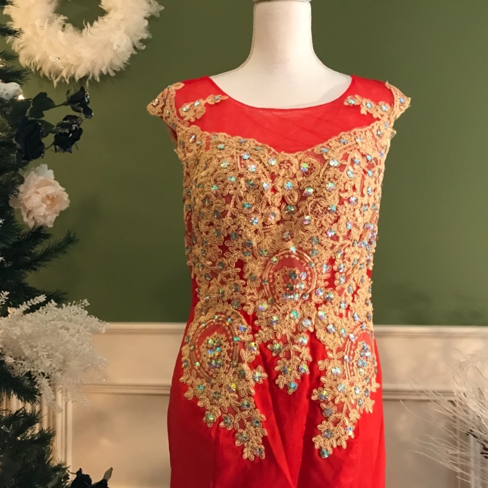 Red with gold appliqué mermaid style dress - Picture 2 of 13